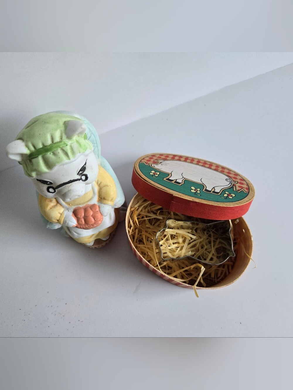 Pig Figurine And Mini Cookie Cutter Lot